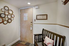 2BR/2BA Condo on Shuttle Route - Wild Irishman 1015 - Pool & more!