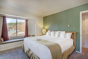 2BR/2BA Condo on Shuttle Route - Wild Irishman 1015 - Pool & more!