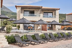 Beachfront Alassa Villas w Private Pools Complex