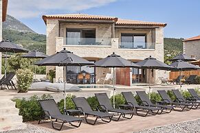 Beachfront Alassa Villas w Private Pools Complex