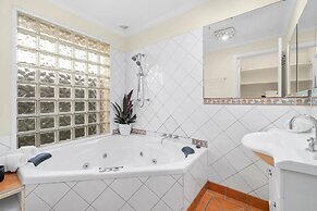 Kurrajong Village Delight