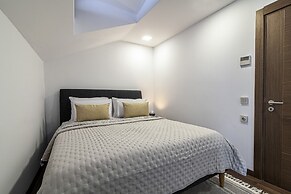 Sleek Residence Flat With Great Location in Sisli