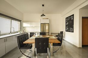 3BR High quality Apt with City View