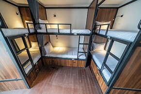 Mad Monkey Hanoi - Hostel