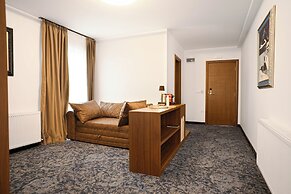 Alexander Resort