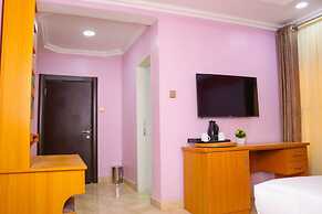 Madaki's Executive Suites