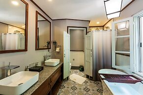 Mybanlao Hotel
