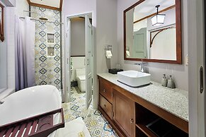 Mybanlao Hotel