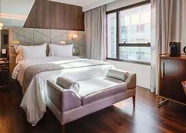 Qoya São Paulo Paulista, Curio Collection by Hilton