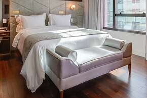 Qoya São Paulo Paulista, Curio Collection by Hilton