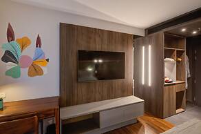 Qoya São Paulo Paulista, Curio Collection by Hilton