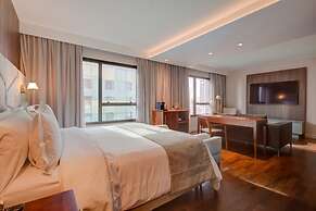 Qoya São Paulo Paulista, Curio Collection by Hilton