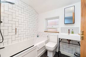 Homely and Modern Maisonette in Vibrant Bristol