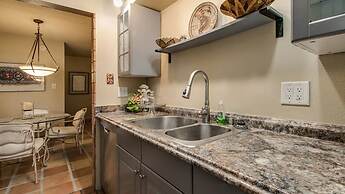 Charming 1-bdrm Condo Steps to Old Town Scottsdale
