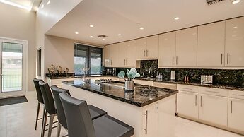 Luxe 4 Bdrm W/pool and Spa on Golf Course Lot!