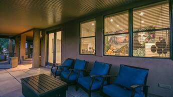 Luxe 4 Bdrm W/pool and Spa on Golf Course Lot!