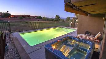 Luxe 4 Bdrm W/pool and Spa on Golf Course Lot!