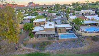 Luxe 4 Bdrm W/pool and Spa on Golf Course Lot!