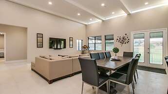 Luxe 4 Bdrm W/pool and Spa on Golf Course Lot!