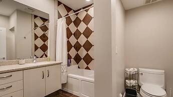 Luxe 4 Bdrm W/pool and Spa on Golf Course Lot!