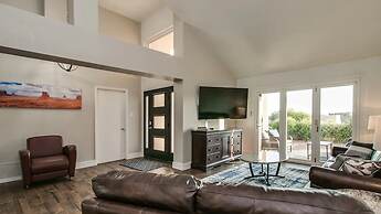 Spectacular Hilltop Home W/resort Like Backyard!