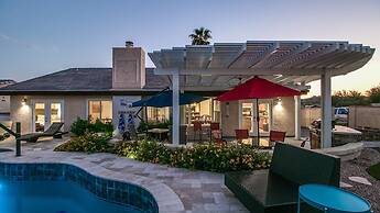 Spectacular Hilltop Home W/resort Like Backyard!