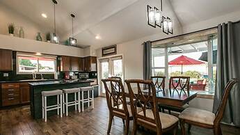 Spectacular Hilltop Home W/resort Like Backyard!