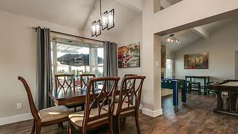 Spectacular Hilltop Home W/resort Like Backyard!