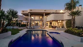 Stunning Private & Modern N. Scottsdale Estate!
