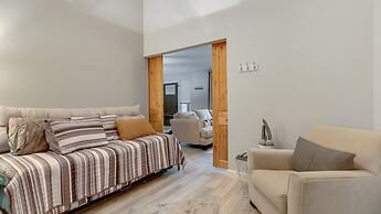 Modern and Stylish Remodeled 4 Bdrm w/ HTD Pool!