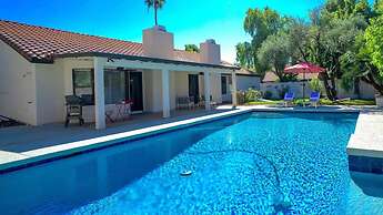 Beautiful 5-bdrm Vacation Home W/heated Pool !