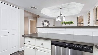 Beautiful Newly Remodeled 2-bdrm Biltmore Condo!