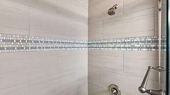 Beautiful Newly Remodeled 2-bdrm Biltmore Condo!