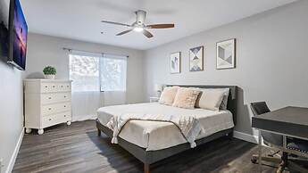 Beautiful Newly Remodeled 2-bdrm Biltmore Condo!