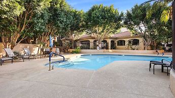 Beautiful Newly Remodeled 2-bdrm Biltmore Condo!