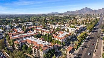 Beautiful Newly Remodeled 2-bdrm Biltmore Condo!