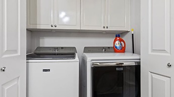 Beautiful Newly Remodeled 2-bdrm Biltmore Condo!