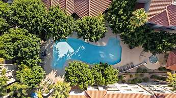 Beautiful Newly Remodeled 2-bdrm Biltmore Condo!