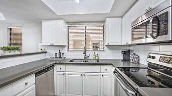 Beautiful Newly Remodeled 2-bdrm Biltmore Condo!