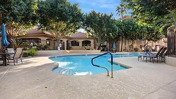 Beautiful Newly Remodeled 2-bdrm Biltmore Condo!