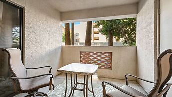 Beautiful Newly Remodeled 2-bdrm Biltmore Condo!