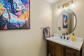 Luxury Lookout Canyon 5 Bdrm Stunner W/htd Pool!