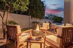 Luxury Lookout Canyon 5 Bdrm Stunner W/htd Pool!