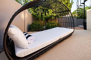 Luxury Lookout Canyon 5 Bdrm Stunner W/htd Pool!