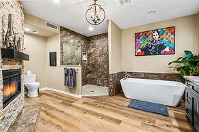 Luxury Lookout Canyon 5 Bdrm Stunner W/htd Pool!