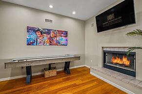 Luxury Lookout Canyon 5 Bdrm Stunner W/htd Pool!