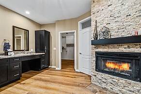 Luxury Lookout Canyon 5 Bdrm Stunner W/htd Pool!