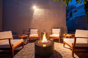 Luxury Lookout Canyon 5 Bdrm Stunner W/htd Pool!