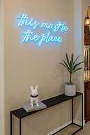 Luxury Lookout Canyon 5 Bdrm Stunner W/htd Pool!