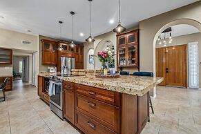 Luxury Lookout Canyon 5 Bdrm Stunner W/htd Pool!